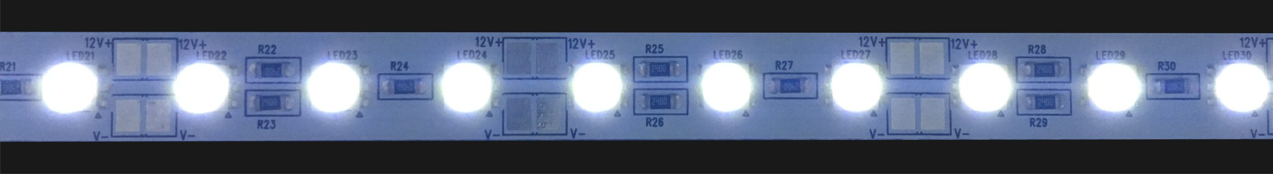 No,8 | Tecoライト60 昼光色 22000K | 明るさ：670lux　消費電力：5.28W | 416㎜：30球で計測