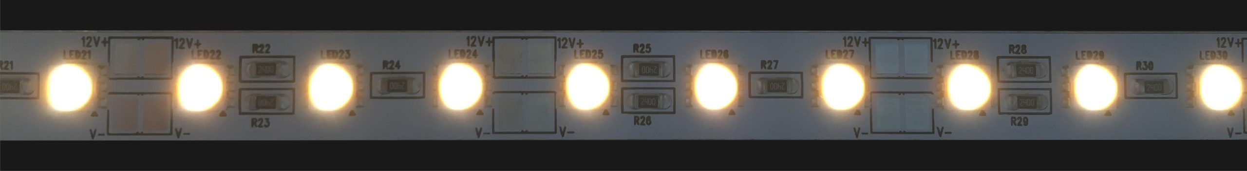 No,12 | Tecoライト60 電球色 3000K | 明るさ：758lux　消費電力：5.28W | 416㎜：30球で計測